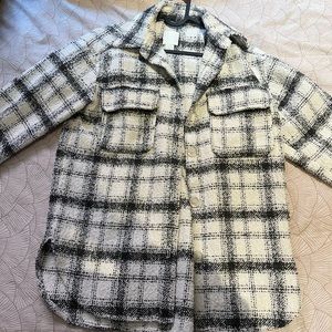 H&M shacket black and white